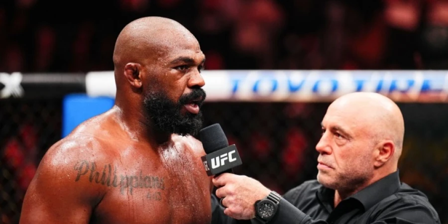 Джон Джонс жестко прошелся по чемпиону UFC: «Он сразу сдается»