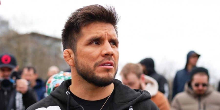 Экс-чемпион UFC объяснил, почему Садулаев не победит Джонса