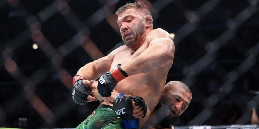 Чимаев не исключает участие в UFC 321 в Абу-Даби