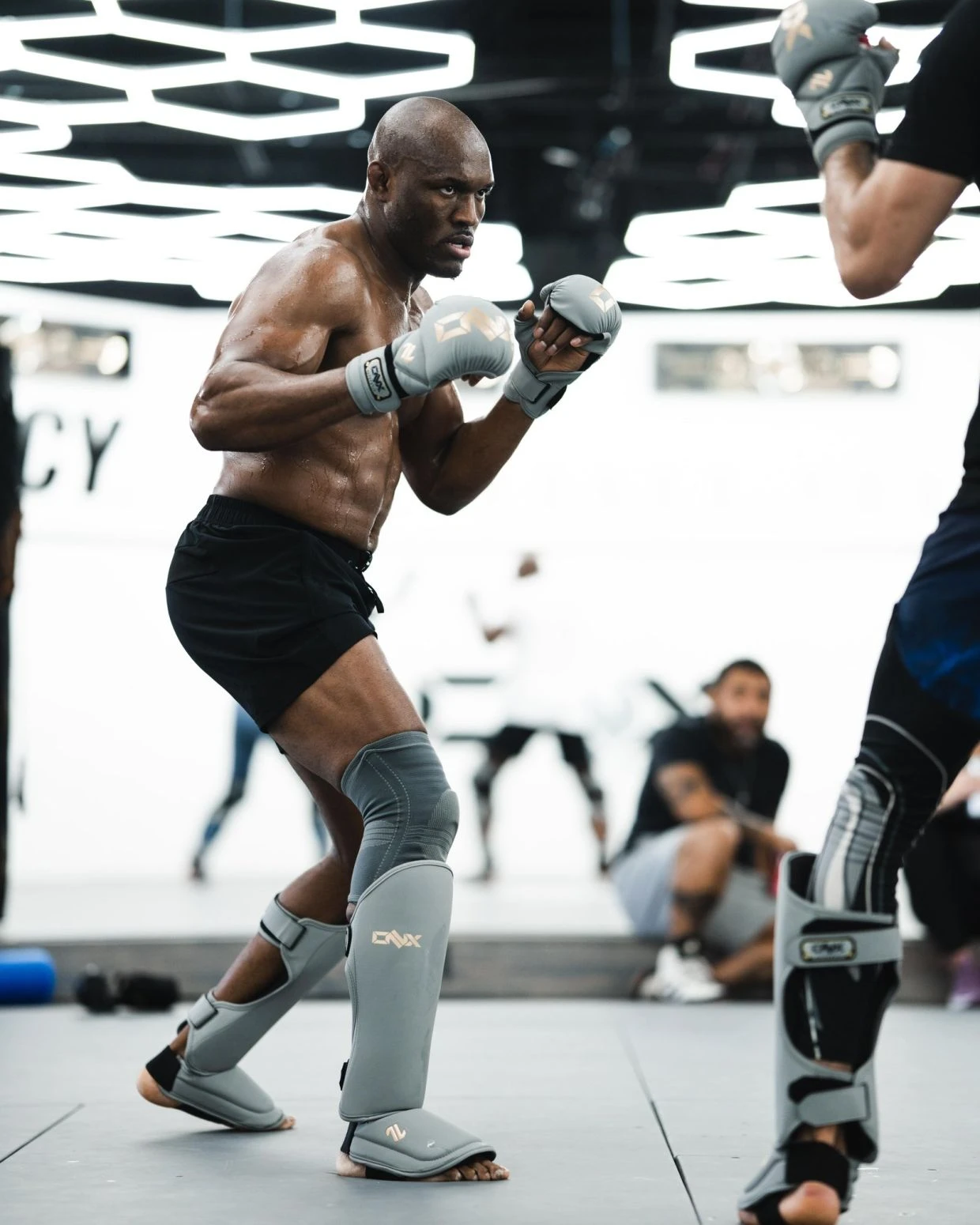 Экс-чемпион UFC Камару Усман показал актуальную физическую форму