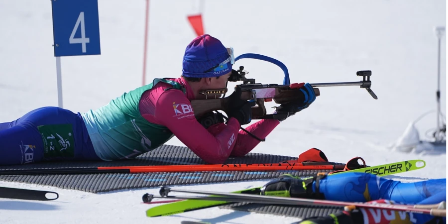 Қазақстандық биатлоншылар Швециядағы Әлем кубогы кезеңіндегі алғашқы жарыста өнер көрсетті