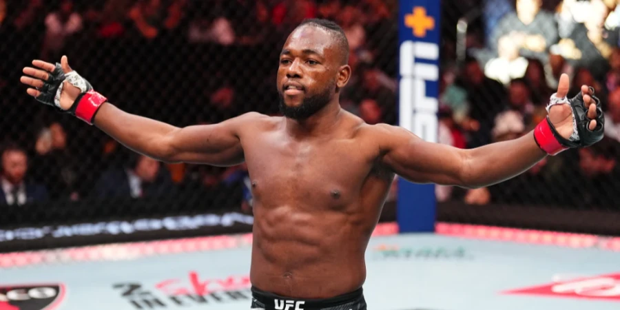 Обидчик Алмабаева нокаутировал Ройвала, который дрался за пояс UFC