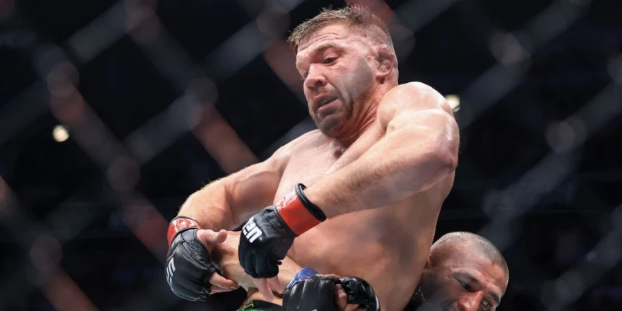 Стиль непобедимого чемпиона UFC подвергли критике