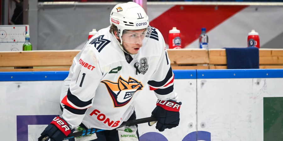 Казахстанский хоккеист отличился результативной передачей в КХЛ