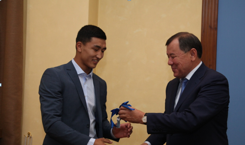 Аманқұл Әбілханға екі бөлмелі пәтер кілті табысталды