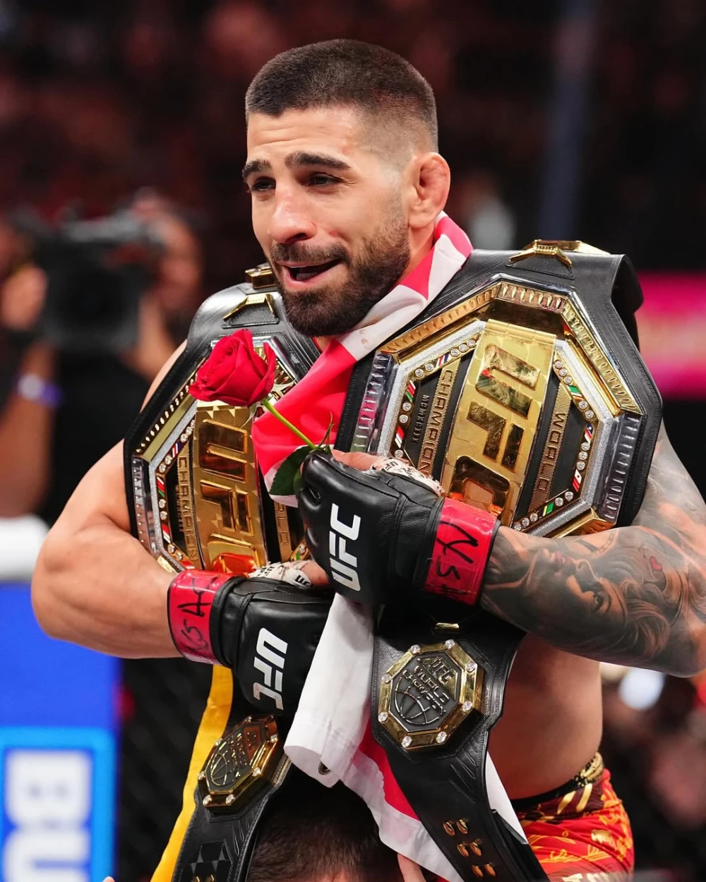 Полное видео боя Илия Топурия — Чарльз Оливейра в UFC