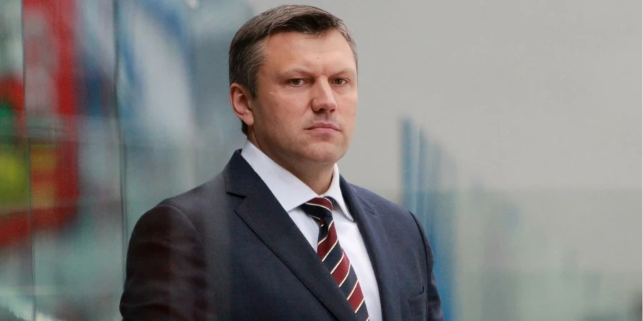 Скандально уволенный из «Барыса» тренер потерял контроль на пресс-конференции