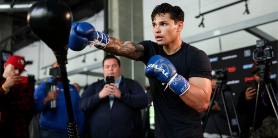 Райан Гарсия выходит на новый уровень — переговоры о титульном бое с Барриосом