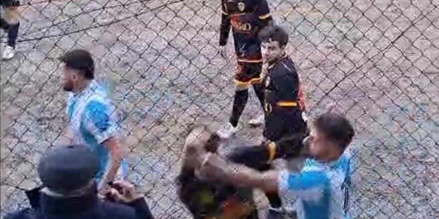 Пострадавший из-за дикой драки футболистов тренер попал в больницу