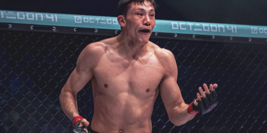 Сундет Айткул уничтожил Надыра Алиева в претендентском бою на OCTAGON 70