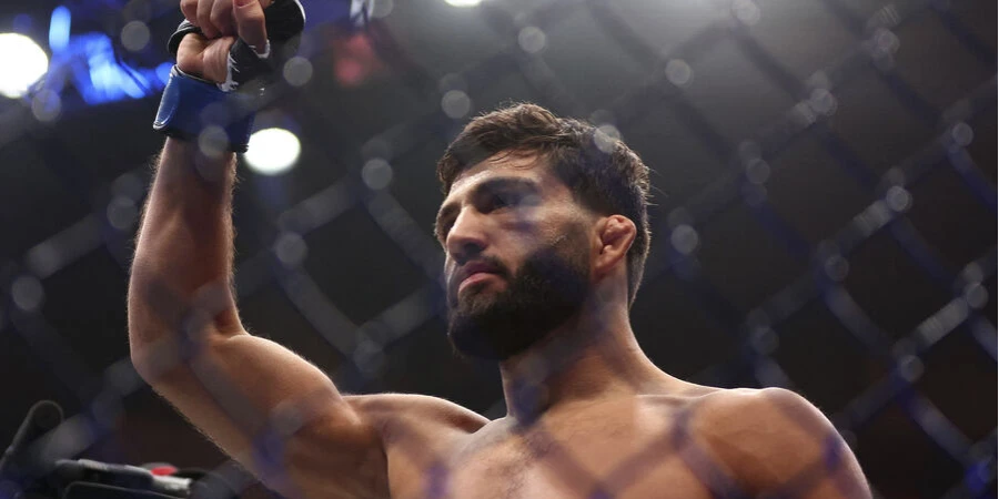 Топового российского бойца UFC назвали петухом