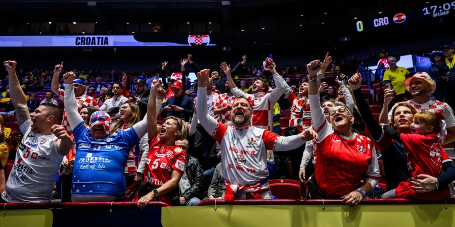 Песня обвиняемого в симпатиях к фашизму певца спровоцировала скандал на чемпионате Европы