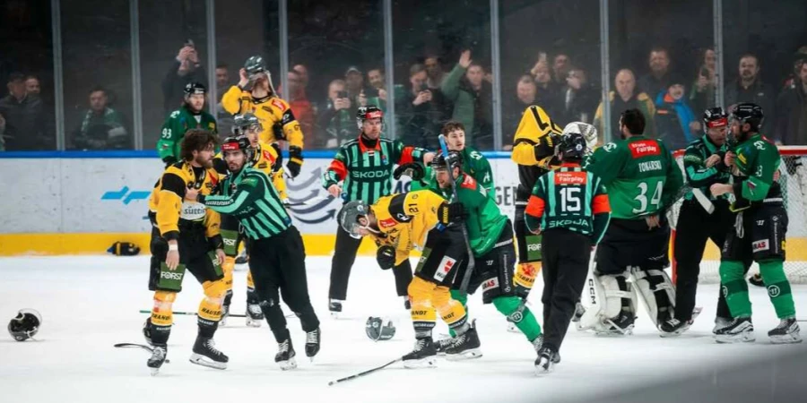 Мордобой вместо хоккея: матч европейской лиги с участием экс-игрока  «Барыса» погрузился в хаос