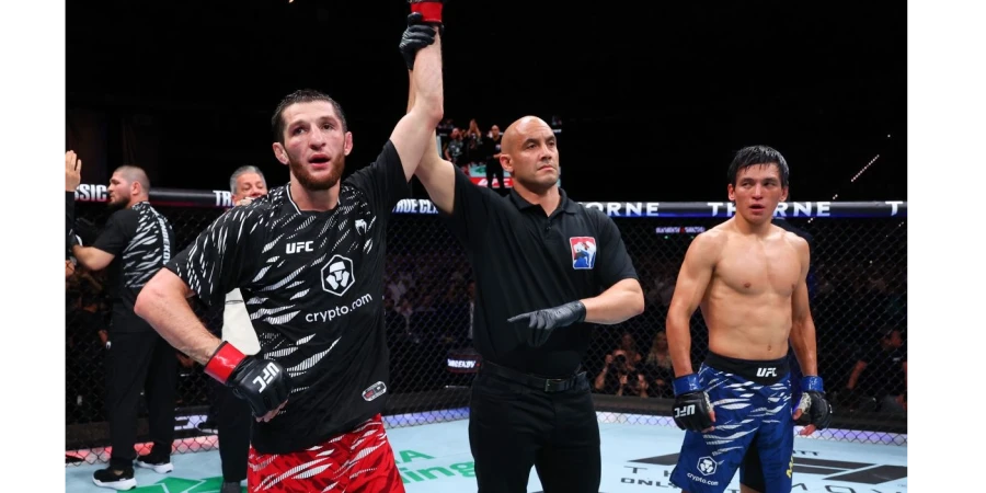 Президент UFC «отдал» победу Азату Максуму над Тагиром Уланбековым