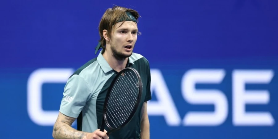 Бублик уверенно пробился в 1/4 финала турнира в Гонконге