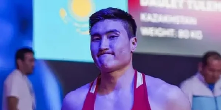 Бронзовый призер молодежного первенства мира из Казахстана победно начал взрослый ЧМ