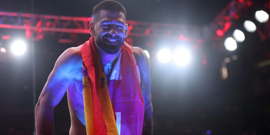 Илия Топурия рискует потерять место в главном бою исторического мероприятия в США