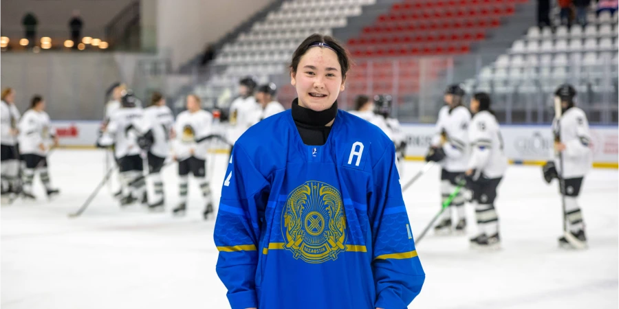 Юная хоккеистка сборной Казахстана признана лучшей форвардом турнира