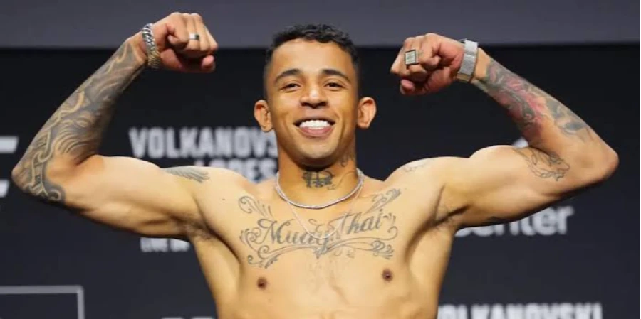 Топовый боец UFC допустил уход Махачева после титульника