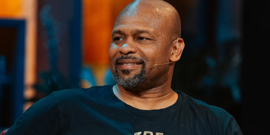 Танымал америкалық боксшы Жәнібек Әлімханұлы туралы пікір білдірді