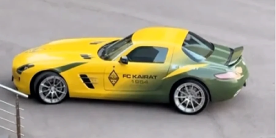 Где футбол, там и стиль: фанаты гадают, чей SLS AMG в цветах «Кайрата»