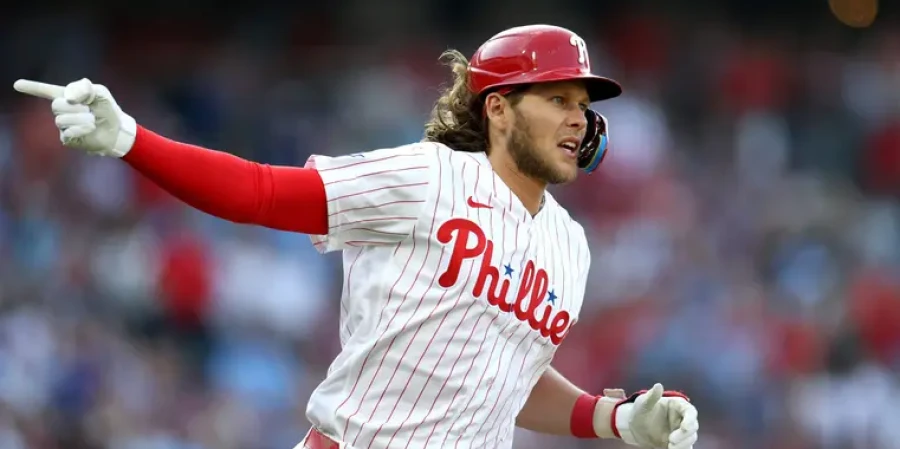 Звезда «Филадельфии» обвиняет родителей в краже миллионов долларов