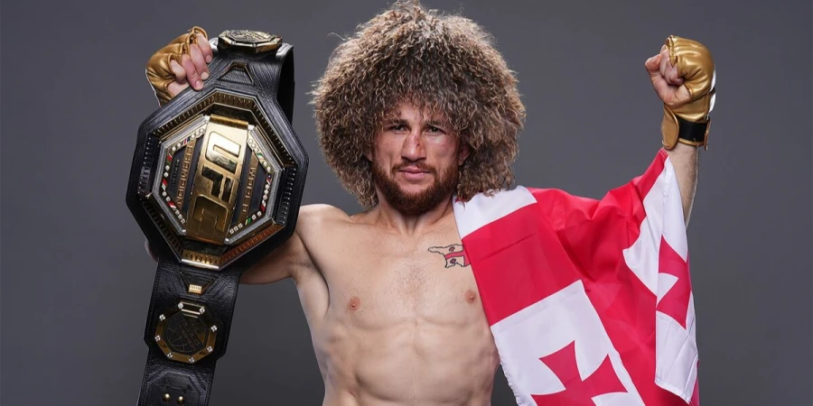 Чемпион UFC Мераб Двалишвили показал экстремальное плавание в горной реке. Видео