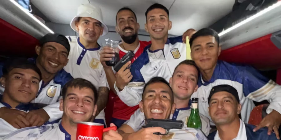 Скандал на всю страну: игроки отпраздновали победу с оружием в руках