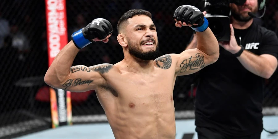 Экс-претендент на титул UFC Алекс Перес бросил вызов Асу Алмабаеву