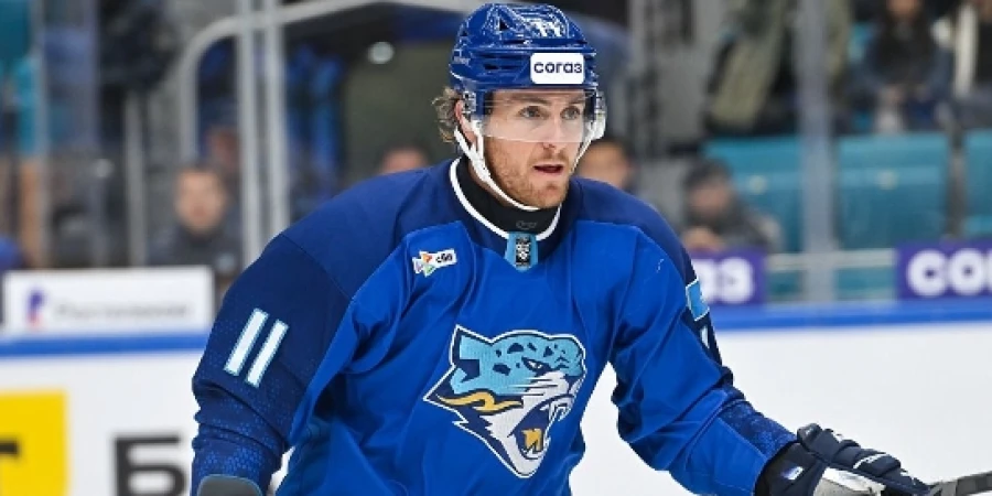 Американский форвард «Барыса» мгновенным щелчком поверг в ступор одного из лидеров Запада. Видео