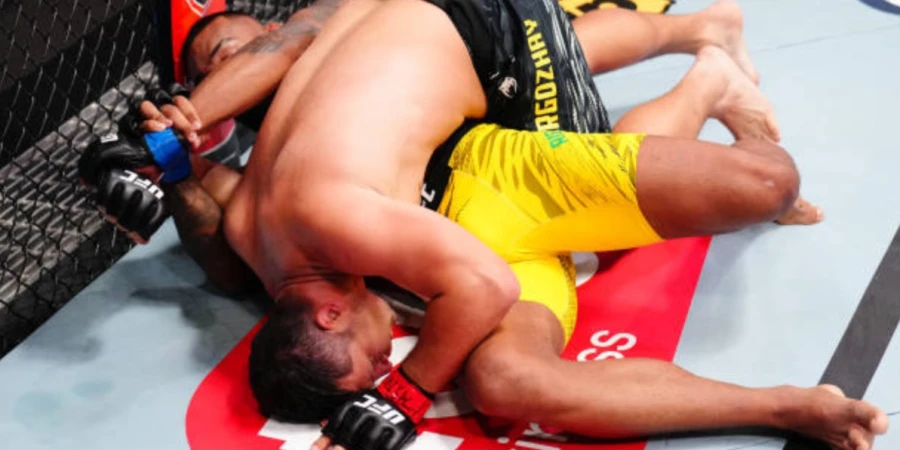 «Никто не ожидал». Известный инсайдер о дебюте казахстанца в UFC и его перспективах
