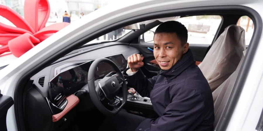 Тағы екі спортшы темір тұлпар тізгіндеді