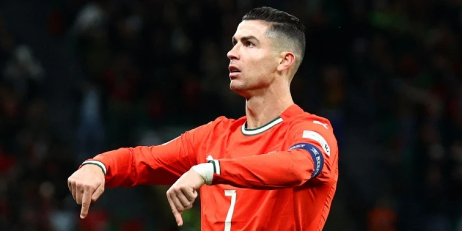 Роналду потребовалось 12 попыток, чтобы забить вратарю с ИИ