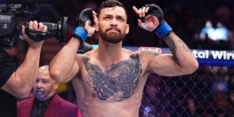 «Боевого ботаника» Руффи впервые задушили в UFC. ВИДЕО