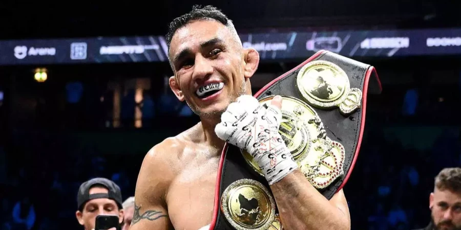 Тони Фергюсон выиграв бой за титутл  в Misfits Boxing