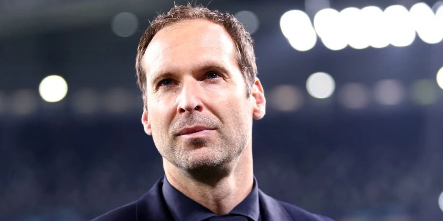 Бывшая легенда «Челси», Чех, продолжает играть в хоккей