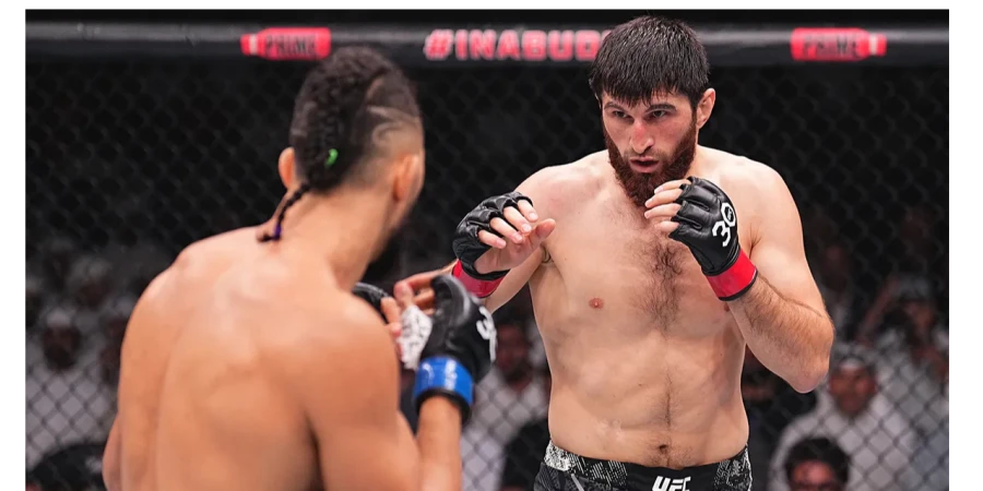 Звезда UFC предсказал поражение Анкалаеву в титульном бою