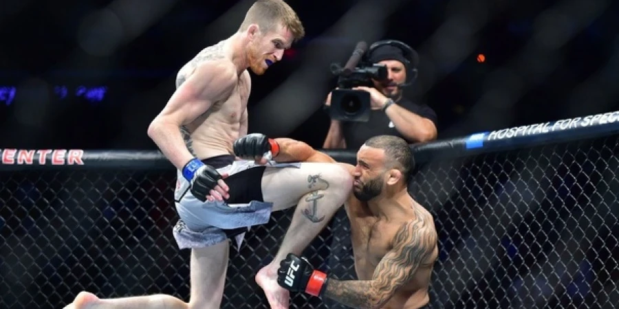 Сэндхаген нокаутировал Фигейреду в главном бою UFC on ESPN 67