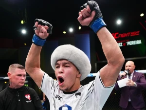 Асу Алмабаев снова победил в UFC