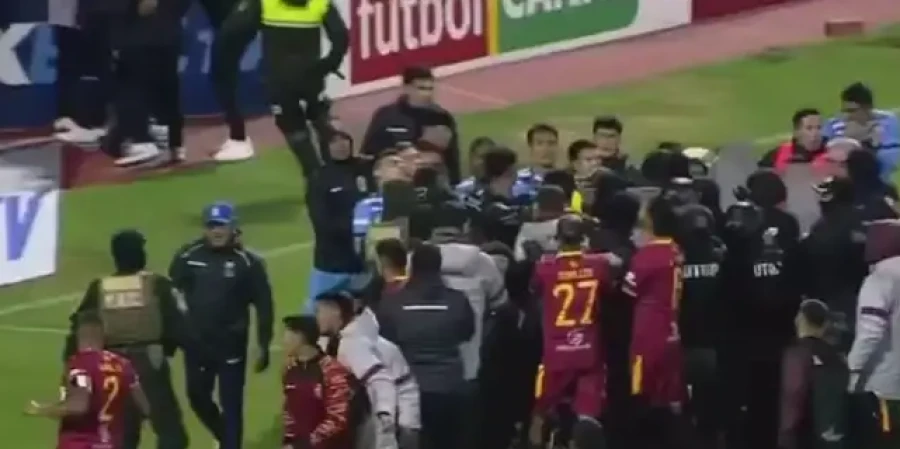 Матч Кубка Боливии превратился в настоящую бойню с переломами и 17 красными карточками