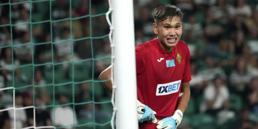 18-летний вратарь из Казахстана восхитил Европу в матче Лиги Чемпионов