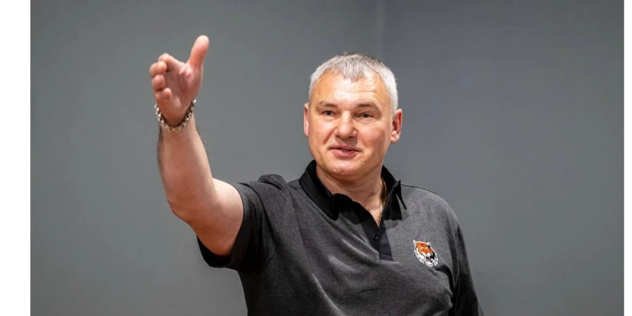 Главный тренер конкурента «Барыса» рассказал о важности дисциплины в команде