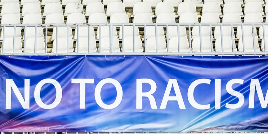 Черногорский футболист английского «Престона» дисквалифицирован на девять матчей за оскорбление соперника на расовой почве