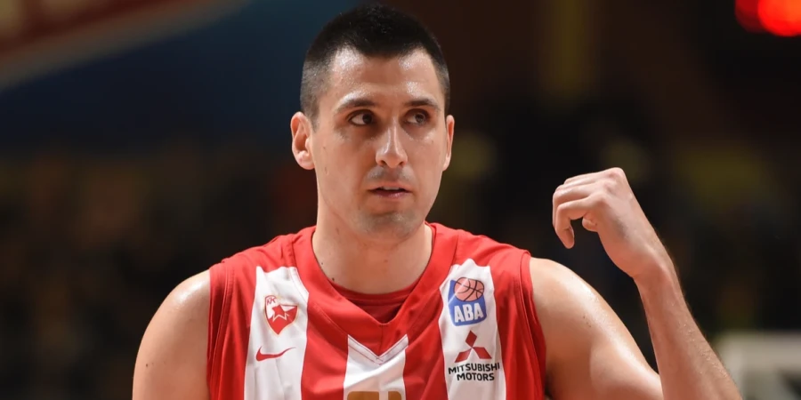 Находившихся в машине детей и взрослых удалось эвакуировать