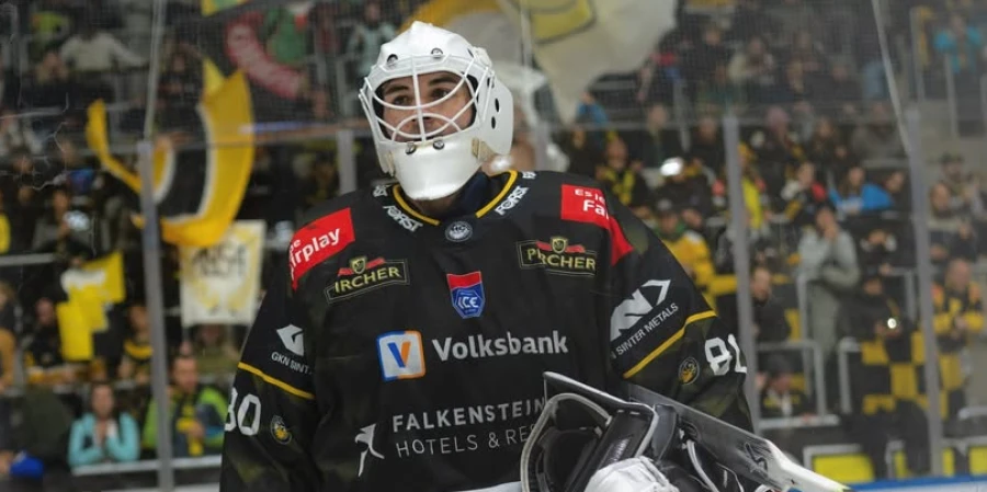 Экс-голкиперу «барсов» отгрузили четыре шайбы