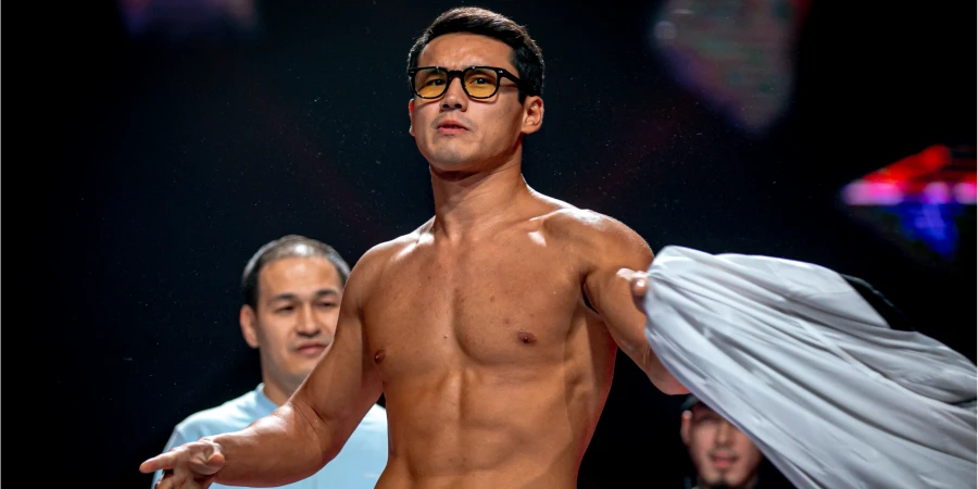 Самый популярный казахстанский боец подписал контракт на поединок со звездным узбеком