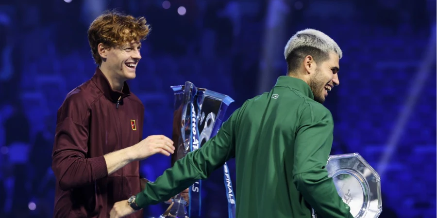 Карлос Алькарас обыграл Янника Синнера в выставочном матче в Южной Корее