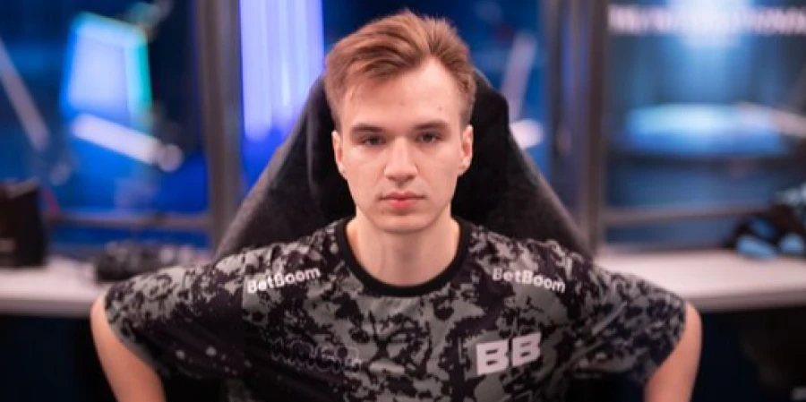 Pure: «У dyrachyo уже давно закончился стримерский прайм. Он просто ленится»