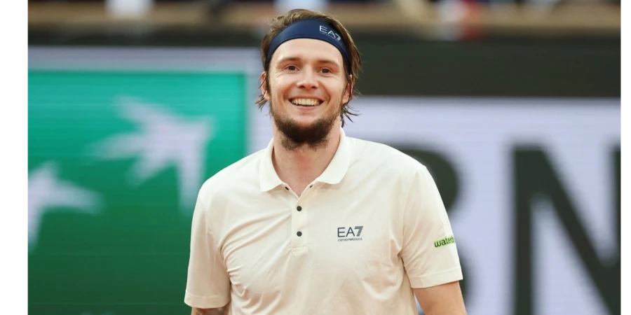 Бублик сотворил сенсацию в Париже и вышел в полуфинал «Мастерса»