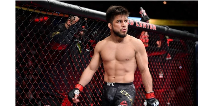 Прилетающий в Казахстан экс-чемпион UFC назвал сильнейшего бойца ММА из Казахстана